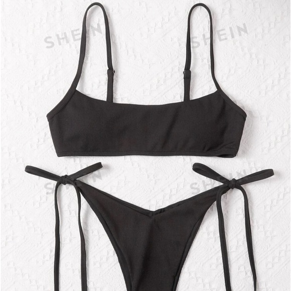 Sexy Bikini - Picture 2 of 3